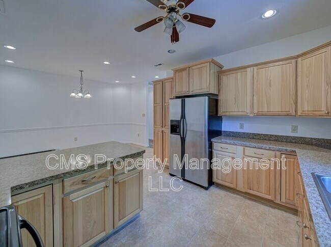 Building Photo - 756 Lakehurst Rd