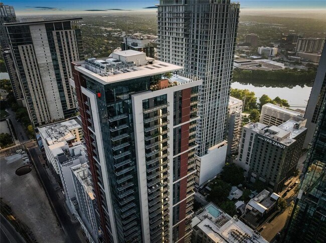 Building Photo - 84 East Ave