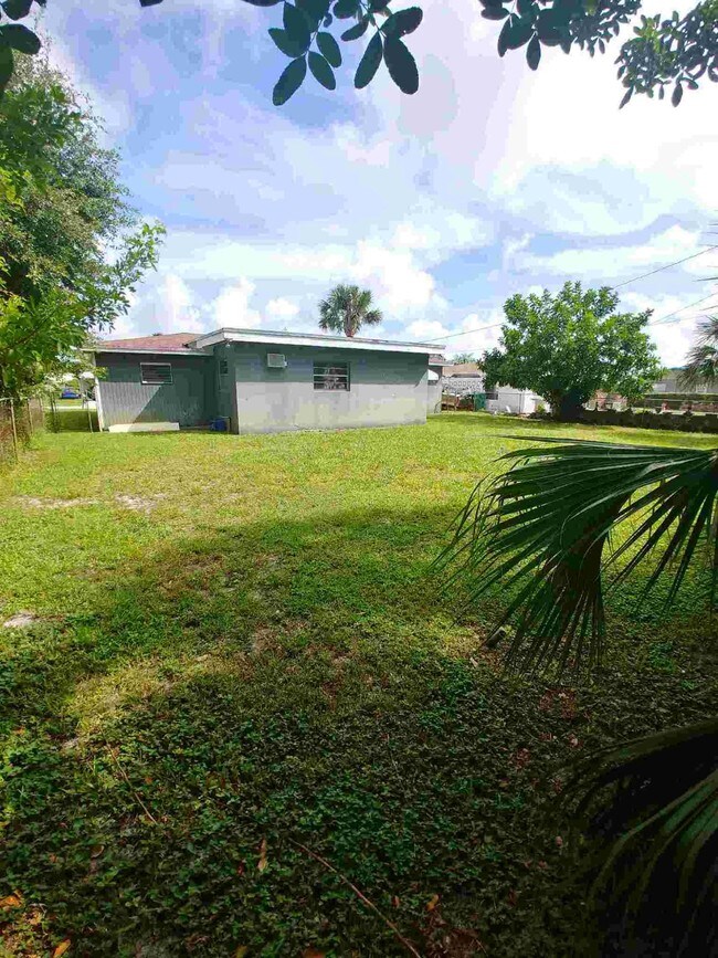 Building Photo - 671 W 35th Street  Riviera Beach FL 33404