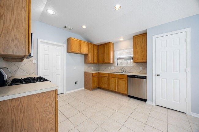 Building Photo - 1518 Bugle Run Dr