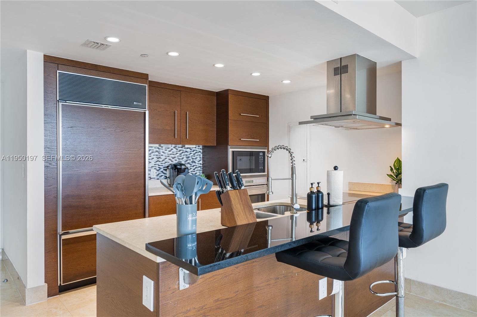 Building Photo - 495 Brickell Ave