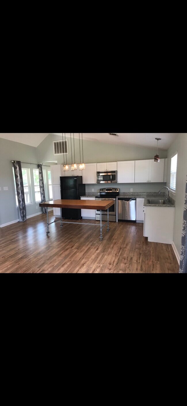 Building Photo - 1200 Choctaw Ln