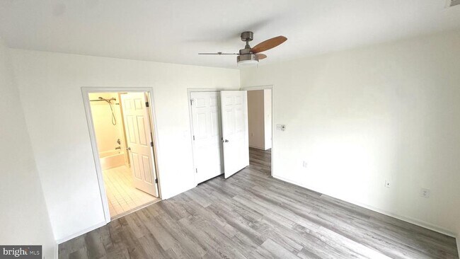 Building Photo - 7011 Falls Reach Dr