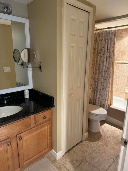 Building Photo - 2210 22nd Ln