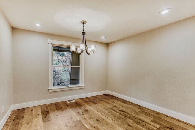 Building Photo - 3bd/2ba Woodinville Home