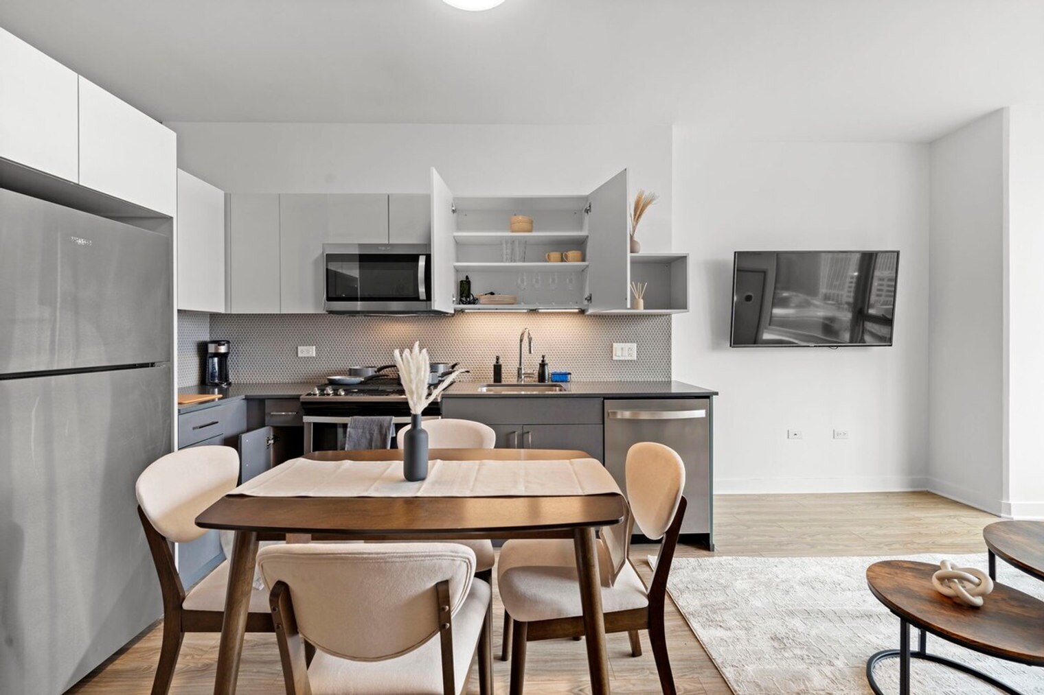 Building Photo - 720 S Wells St