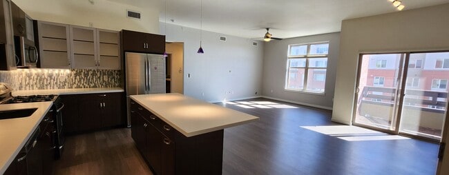 Building Photo - Modern 2 Bed/2 Bath Condo in Vibrant Fort ...