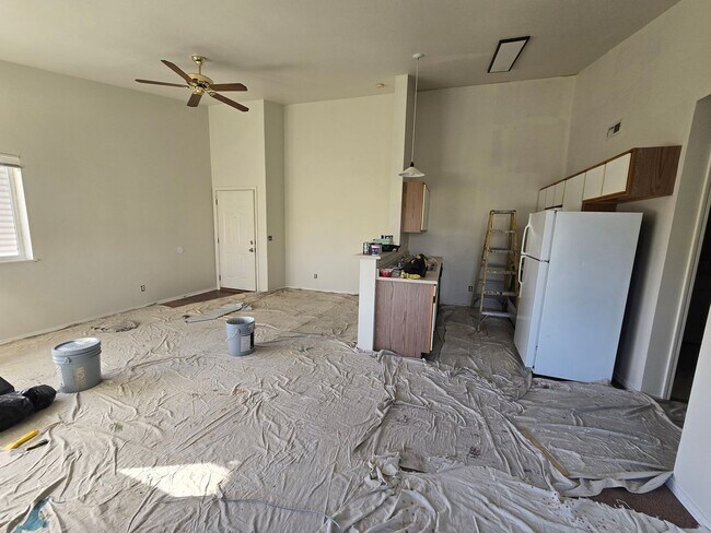Building Photo - 693 Paradise Pl