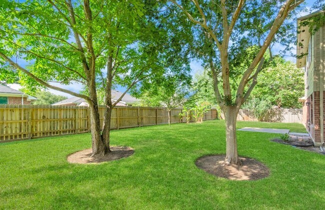 Building Photo - 1622 Manor Dr