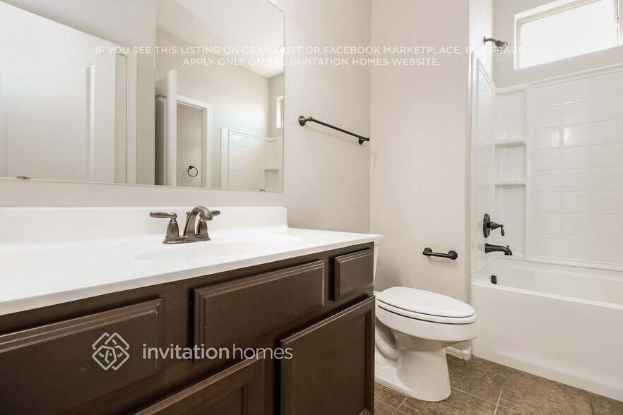 Building Photo - 17601 W Lilac St