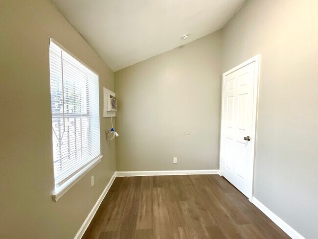 Building Photo - 602 Lovett Ave