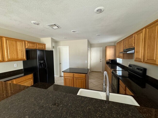 Building Photo - 440 W Calle Monte Vista