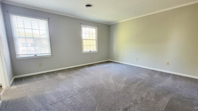 Building Photo - 830 Larch Way