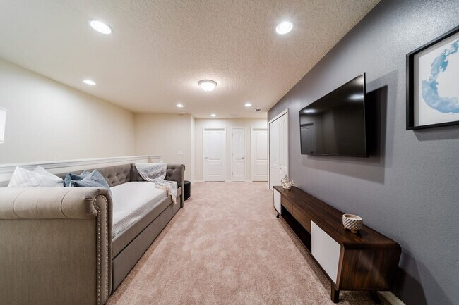 Building Photo - 2422 Dubai St