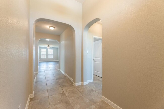 Building Photo - 1000 Meadow Scape Dr