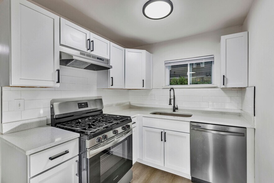 Building Photo - 2535 Lysle Ln