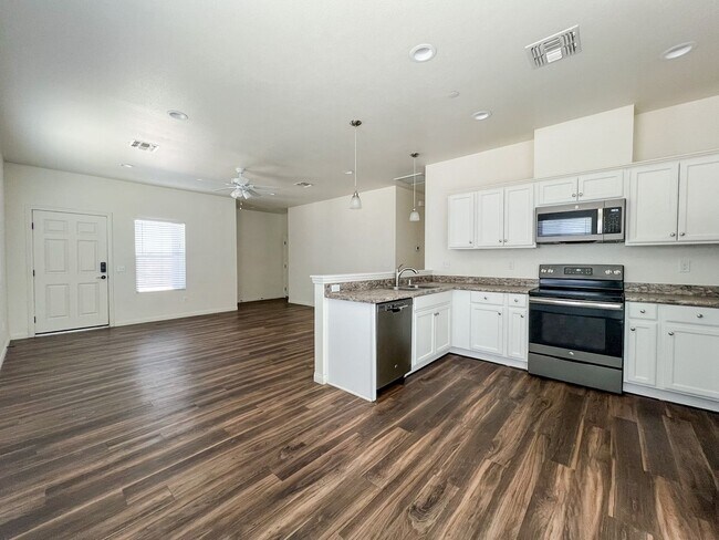 Building Photo - 29 Palms Home with Solar