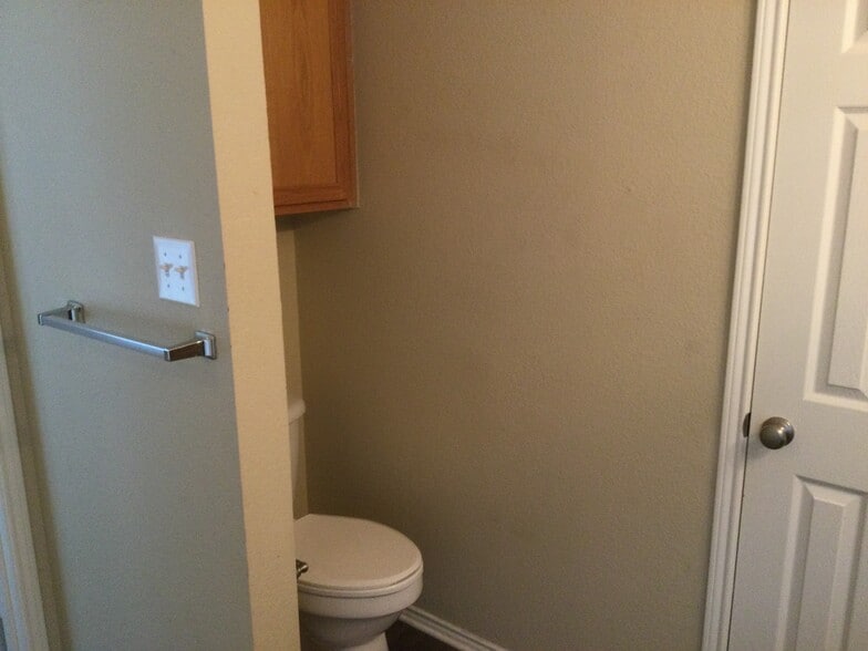 Building Photo - 223 Dartmouth Dr