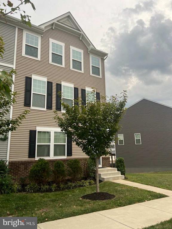 Building Photo - 54 National St