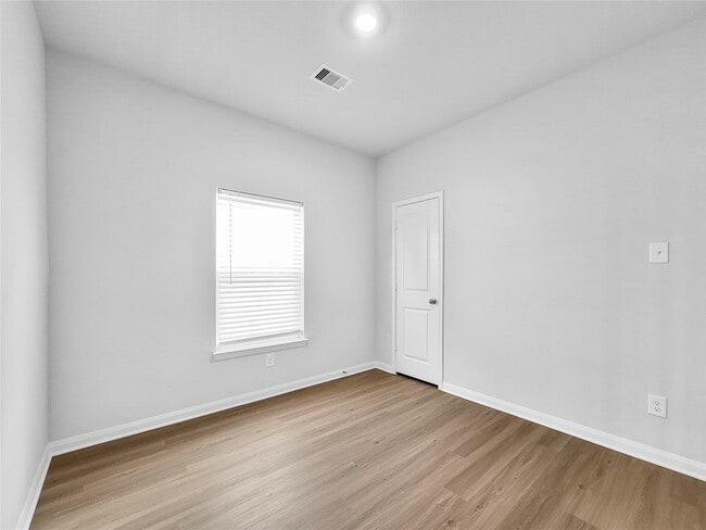 Building Photo - 313 Kim Ln