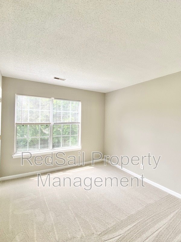 Building Photo - 815 Chapin Wood Dr