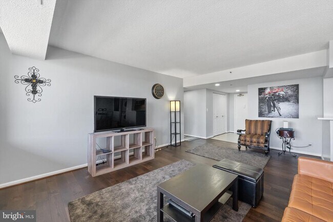 Building Photo - 3713 S George Mason Dr