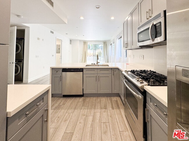 Building Photo - 6001 Carlton Way