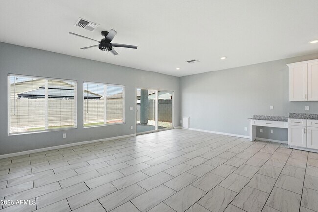 Building Photo - 1692 W Aztec Dr