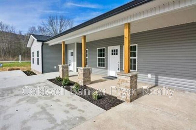Building Photo - 27 Michigan Ln