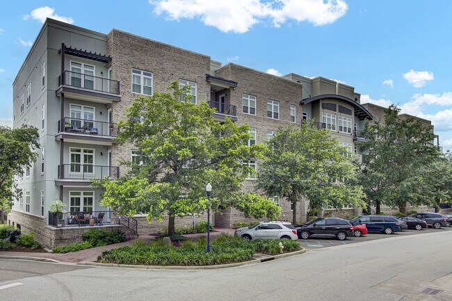 Building Photo - Daniel Island Condo Close to Marina