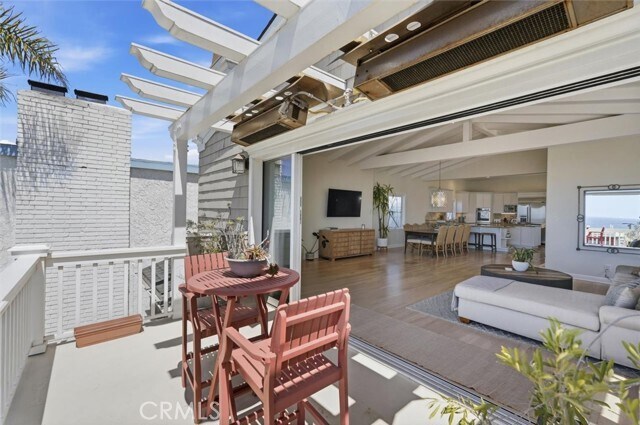 Building Photo - 1738 Manhattan Ave