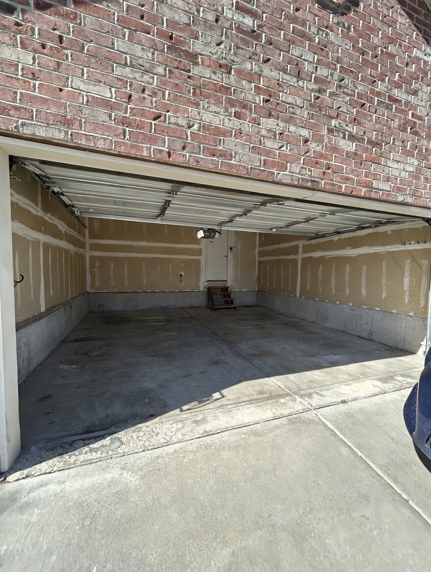 Building Photo - 10658 S Poplar Grv Dr