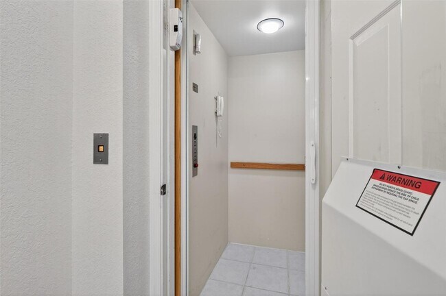 Building Photo - 2678 Center Ct Dr