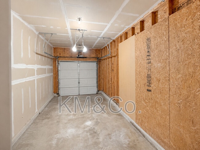 Building Photo - 213 Countryshire Dr