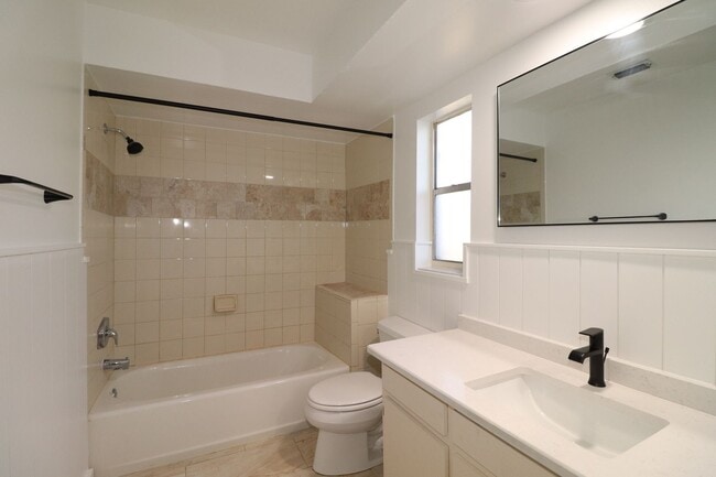 Building Photo - Lakefront Living in Longwood – Winsor Manor