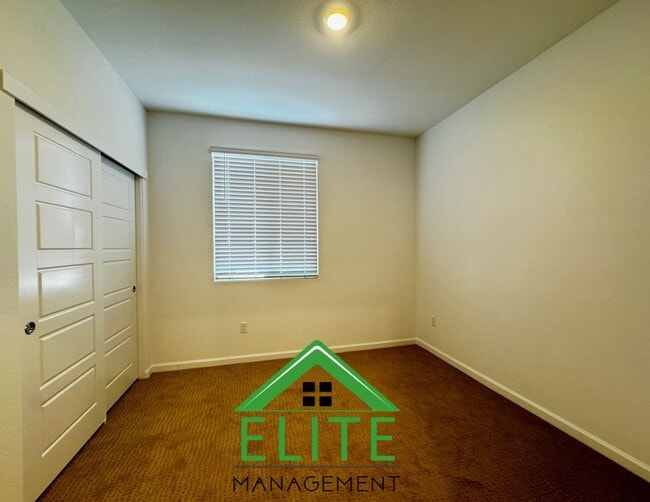 Building Photo - 8785 Oldfield Wy