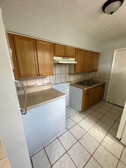 Building Photo - 1614 W 3rd St