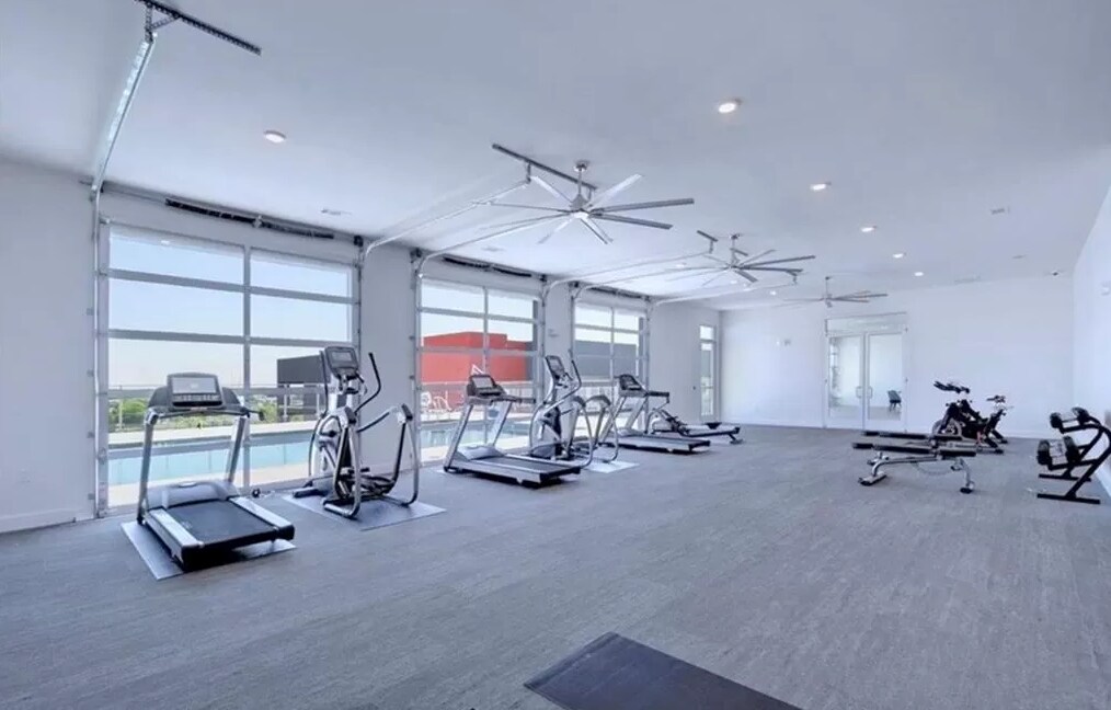 Gym - 4361 S Congress Ave