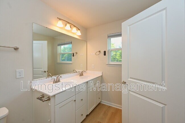 Building Photo - 1472 Carderock Springs Dr