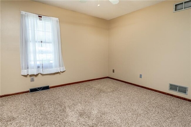 Building Photo - 238 Cumberland Dr
