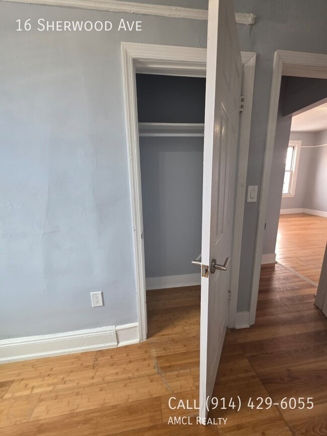 Building Photo - 16 Sherwood Ave