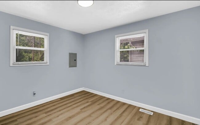 Building Photo - 3106 N Harding St