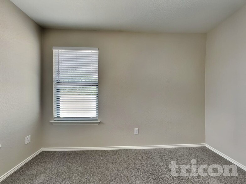 Building Photo - 5617 Victory Gallop Dr