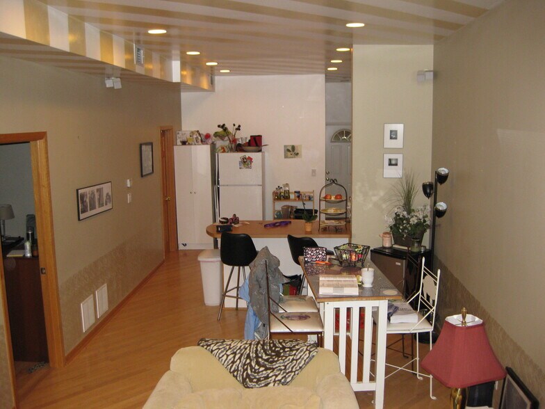Building Photo - 3107 N Southport Ave