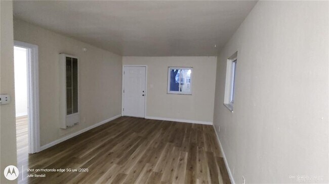 Building Photo - 722 Morse Ave