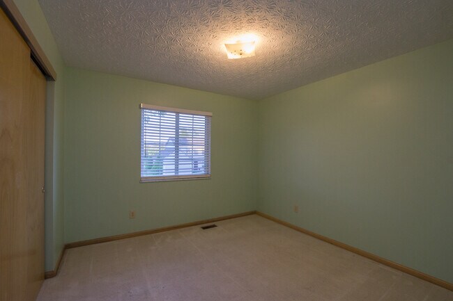 Building Photo - 6657 Delburn Ct