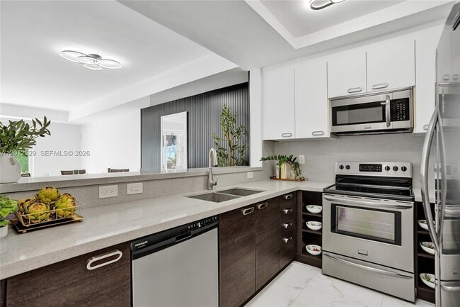 Building Photo - 2708 NE 30th Pl