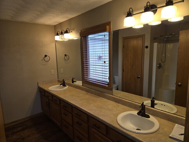 Building Photo - 535 Westfield Dr