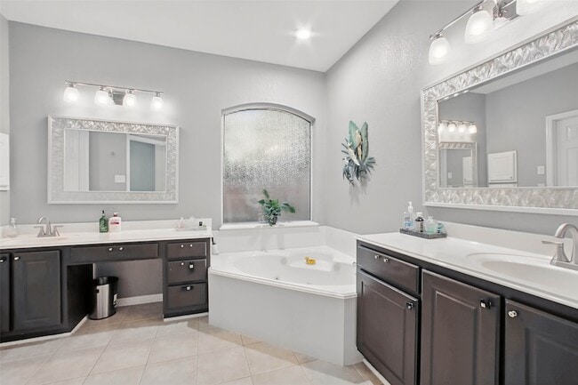 Building Photo - 22 Watermint Pl