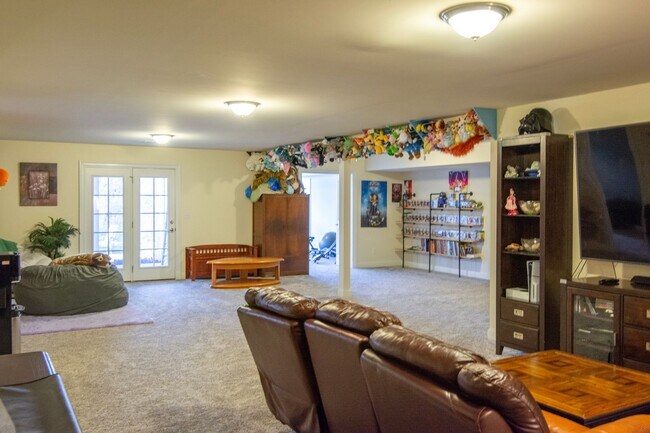 Building Photo - 6883 Birmingham Dr